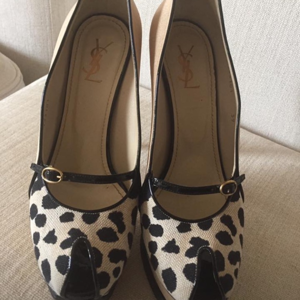 Yves Saint Lauren Pumps